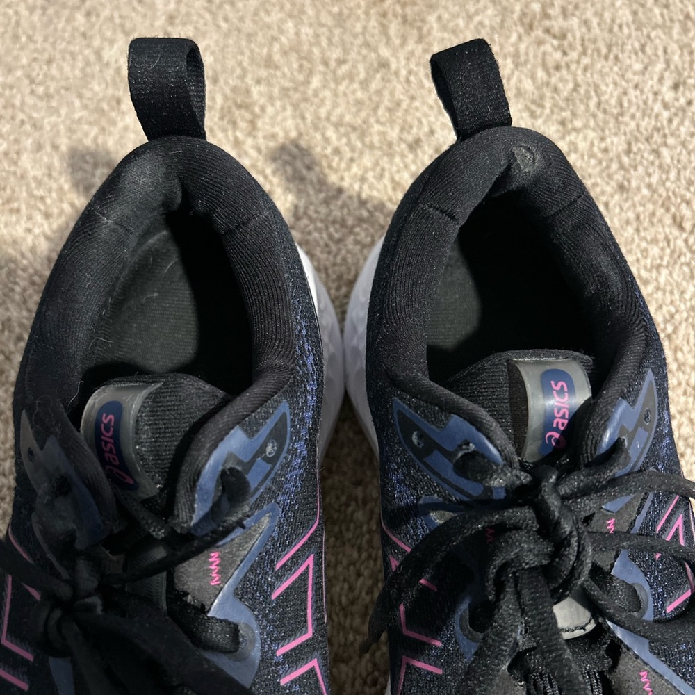 Women’s Asics Tennis Shoes Size 8 - Picture 5 of 7
